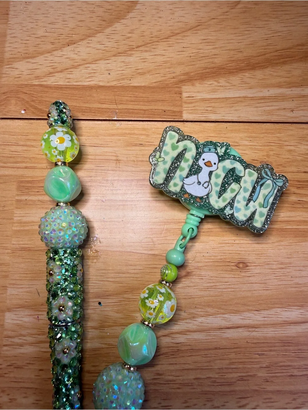 NICU Nurse Green Goose Floral Rhinestone Beaded Pen and Matching Badge Reel Set